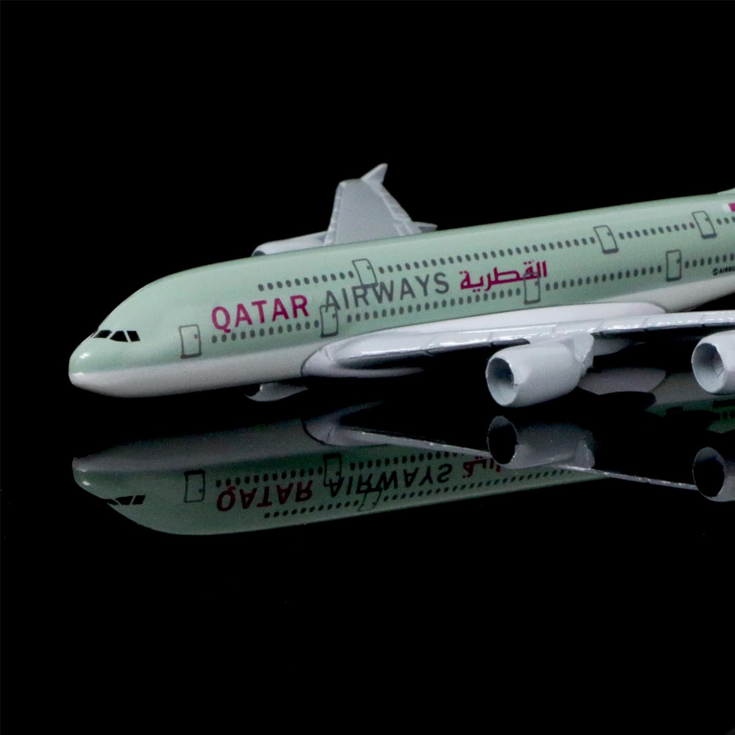 1:400 16cm Air Bus A380 Qatar  - Party Games Bus 评论和价格
